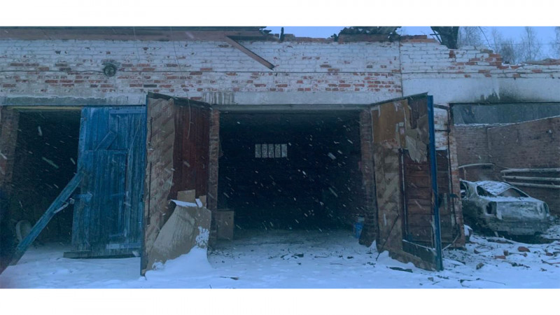 Знищені 3 службові автомобілі й господарські приміщення: наслідки атаки армії РФ по лікарні у Семенівці на Чернігівщині