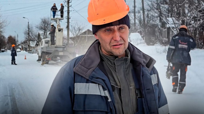 "Енергосистема функціонує на межі": щодня до відновлення електрики на Чернігівщині задіяні близько 400 спеціалістів