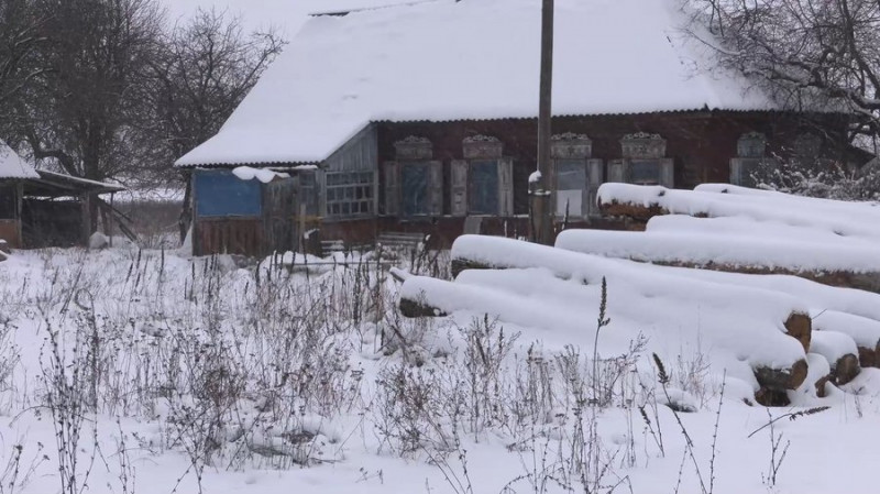 "Тільки давали б влітку": жителі яких прикордонних сіл Чернігівщини отримали 19 400 грн на дрова та коли отримають інші