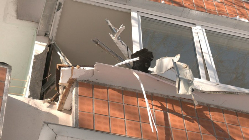 Заряджають ґаджети у пунктах незламності та чекають на відновлення електрики: яка ситуація у Славутичі після атаки РФ