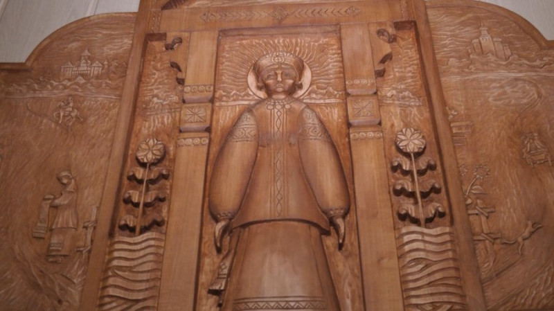 Не користується Інтернетом, а образи створює уява: на Чернігівщині чоловік зробив 38 керамічних масок за твором Гоголя