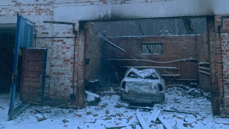 Знищені 3 службові автомобілі й господарські приміщення: наслідки атаки армії РФ по лікарні у Семенівці на Чернігівщині