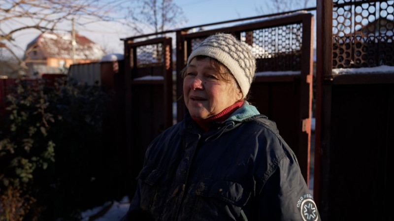 "Вікон та стелі немає, а ялинка вистояла": що розповідають мешканці пошкоджених будинків про атаку РФ на Чернігів