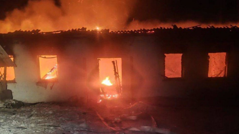 Знищене адмінприміщення, пошкоджений ангар та трактор: російські "Герані" атакували кооператив у Чернігівському районі