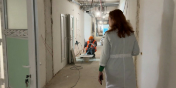 Палати з окремими санвузлами, зали для реабілітації, три нових ліфти: у Прилуцькій лікарні роблять ремонт за 150 млн грн