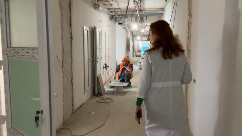 Палати з окремими санвузлами, зали для реабілітації, три нових ліфти: у Прилуцькій лікарні роблять ремонт за 150 млн грн