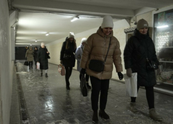 Слизько й темно: у Чернігові люди скаржаться на підземний перехід у центрі міста