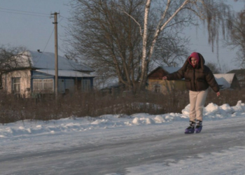 Люди катаються на ковзанах, а автівки зносить: в якому стані дороги на Чернігівщині