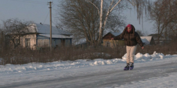 Люди катаються на ковзанах, а автівки зносить: в якому стані дороги на Чернігівщині