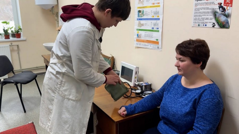 "У селі люди доброзичливіші": історія медбрата з Прилук, який з 19 років працює у сільській амбулаторії