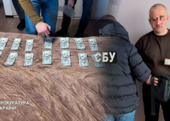 Не виявляли порушення: на Чернігівщині посадовці податкової служби вимагали кошти під час проведення перевірок