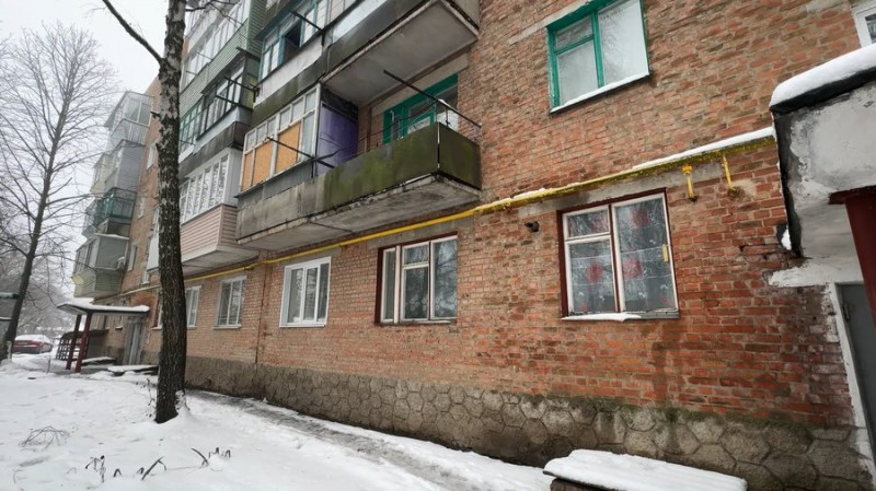 "Такий сморід стоїть, що не передати!": підвал багатоповерхівки у Прилуках затоплює нечистотами. Як розв'язати проблему?