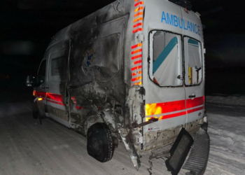 Двоє людей постраждали: російські війська атакували у Семенівці автомобіль «швидкої», який повертався з виклику