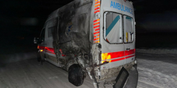 Двоє людей постраждали: російські війська атакували у Семенівці автомобіль «швидкої», який повертався з виклику