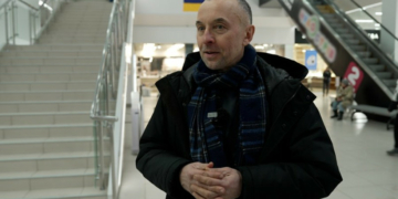 У Чернігові до Дня Соборності люди заспівали спільно з військовим оркестром У Чернігові до Дня Соборності люди заспівали спільно з військовим оркестром