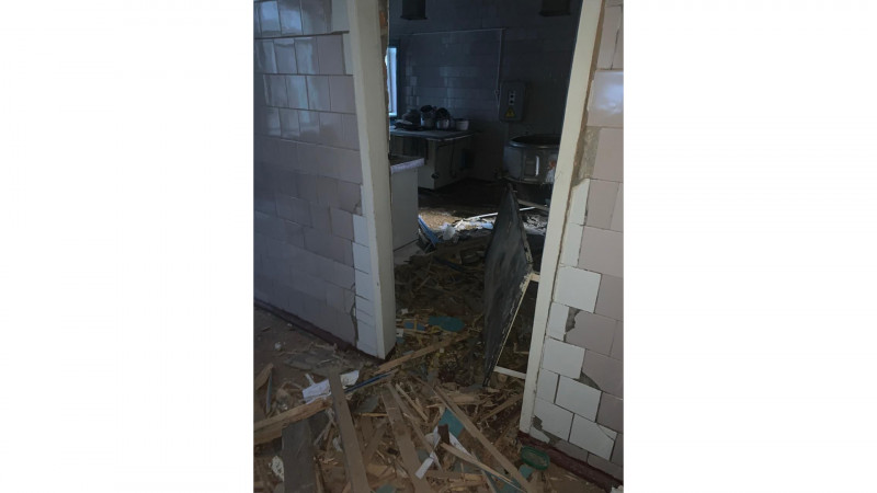 Знищені 3 службові автомобілі й господарські приміщення: наслідки атаки армії РФ по лікарні у Семенівці на Чернігівщині