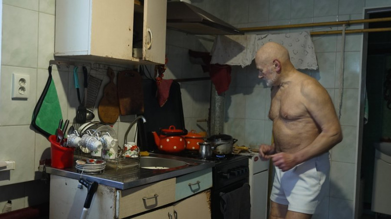 У 81 рік танцює босоніж на снігу, займається спортом та порається по господарству: історія пенсіонера з Новоселівки