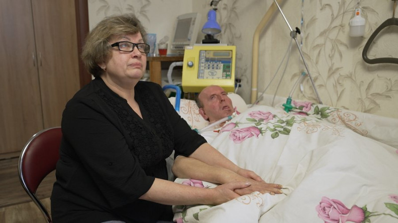 "Заручник свого тіла": як чернігівець живе на апараті ШВЛ, коли світла може не бути 16 годин на добу