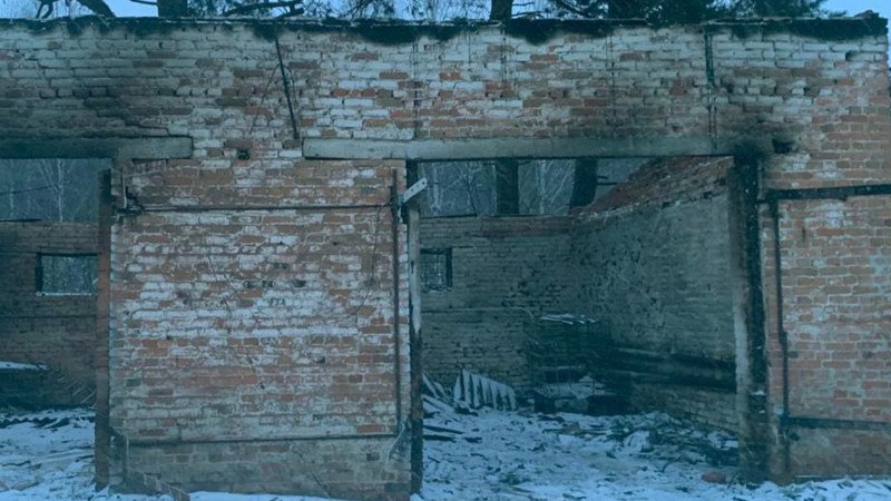 Знищені 3 службові автомобілі й господарські приміщення: наслідки атаки армії РФ по лікарні у Семенівці на Чернігівщині