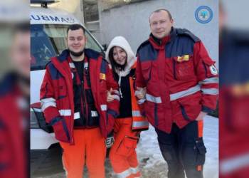 Уві сні зупинилося серце: як у Чернігові бригада "швидкої" разом з родичами врятували чоловіка Уві сні зупинилося серце: як у Чернігові бригада «швидкої» разом з родичами врятували чоловіка