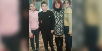 Була восьмою дитиною в родині, тепер сама піклується про інших дітей: історія завклубу з Чернігівського прикордоння