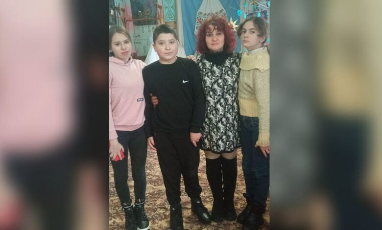 Була восьмою дитиною в родині, тепер сама піклується про інших дітей: історія завклубу з Чернігівського прикордоння