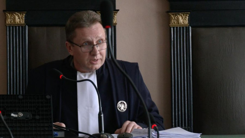 Попенко повернувся з лікування, адвокат у відпустці: Прилуцький суд вкотре відклав розгляд справи сина міської голови