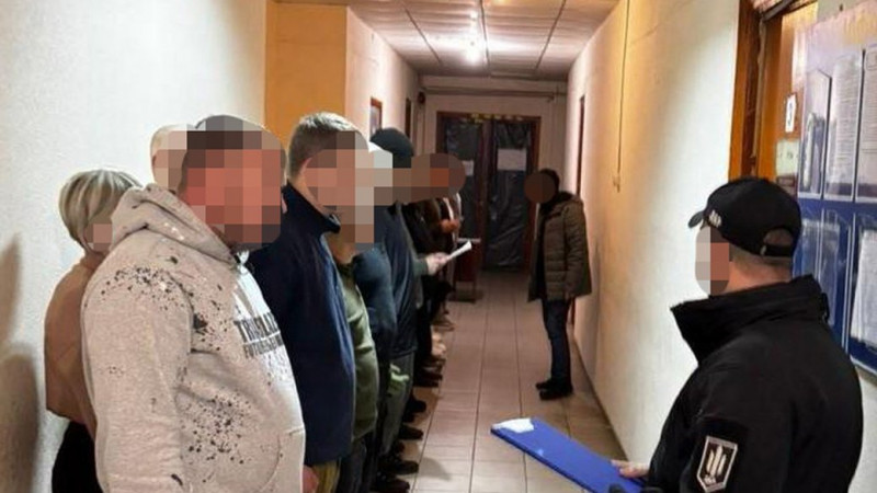 Платили гроші військовим, які нібито чергували у вигаданому штабі: у Чернігові засудили командира військової частини