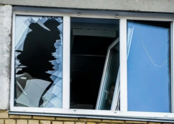 Внаслідок російської атаки по Сновську пошкоджені приватні будинки та підприємство