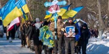 Чекали понад рік: на Чернігівщині попрощалися із солдатом, який загинув на Курщині