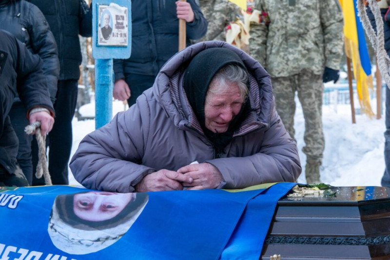 Чекали понад рік: на Чернігівщині попрощалися із солдатом, який загинув на Курщині