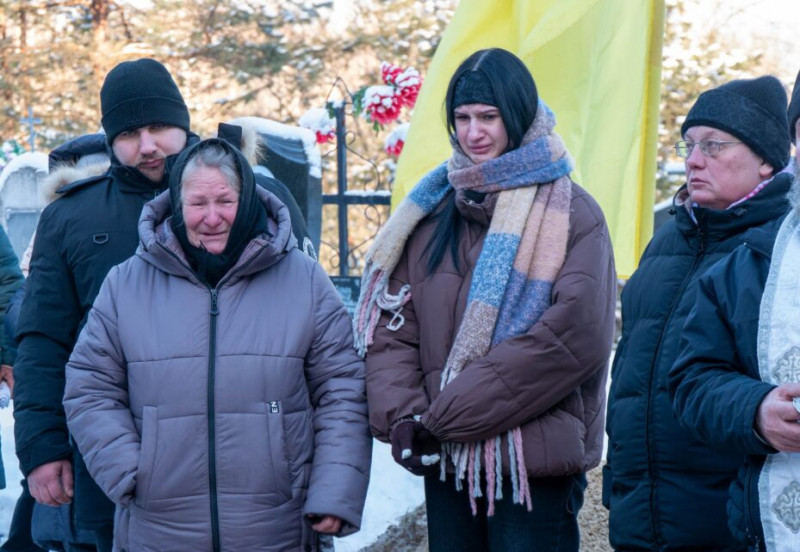 Чекали понад рік: на Чернігівщині попрощалися із солдатом, який загинув на Курщині