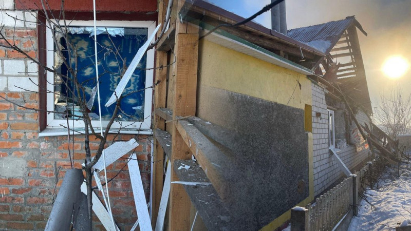 Поранень зазнала жінка внаслідок атаки РФ по центру Сновська на Чернігівщині