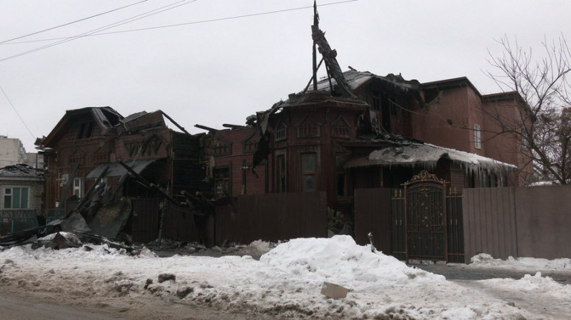 Винним у пожежі вважають сусіда, а той звинувачення відкидає: через що згорів 120-річний будинок у Чернігові