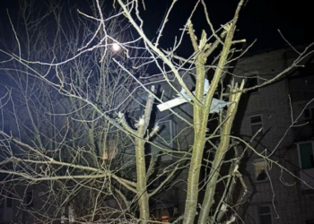 Поцілили у багатоповерхівку: росіяни в перший день нового року атакували Семенівку, що на прикордонні Чернігівщини