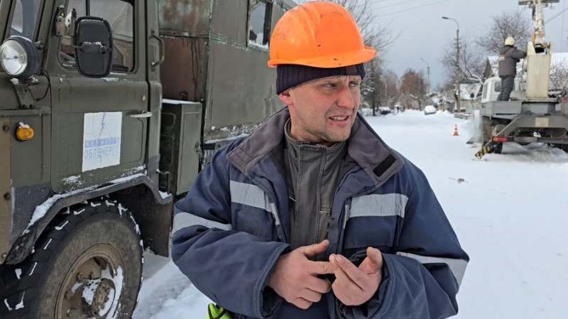 "Снарядами вже не обстрілюють – тільки дрони": як працюють енергетики у громадах на прикордонні Чернігівщини