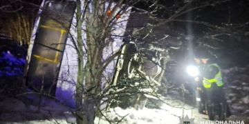 Дев’ять пасажирів травмовані: у Ніжинському районі автобус з’їхав у кювет