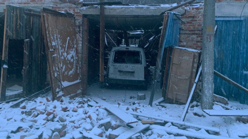 Знищені 3 службові автомобілі й господарські приміщення: наслідки атаки армії РФ по лікарні у Семенівці на Чернігівщині