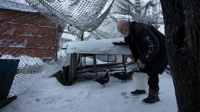 У 81 рік танцює босоніж на снігу, займається спортом та порається по господарству: історія пенсіонера з Новоселівки