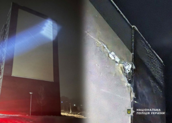 Російський безпілотник, який впав уночі в Чернігові, пошкодив фасад багатоповерхівки Російський безпілотник, який впав уночі в Чернігові, пошкодив фасад багатоповерхівки