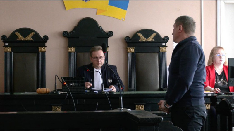 Попенко повернувся з лікування, адвокат у відпустці: Прилуцький суд вкотре відклав розгляд справи сина міської голови