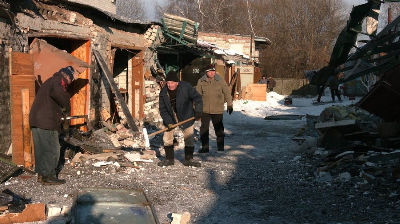 "Подзвонили, сказали, що «труба дєло»": що розповідають про атаку РФ на Чернігів власники пошкоджених гаражів