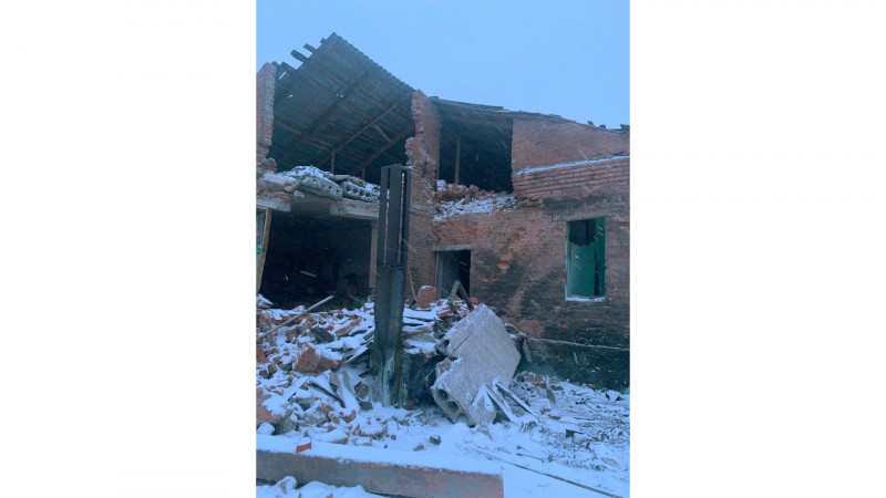 Знищені 3 службові автомобілі й господарські приміщення: наслідки атаки армії РФ по лікарні у Семенівці на Чернігівщині