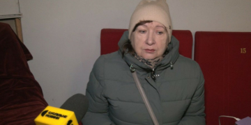 Заряджають ґаджети у пунктах незламності та чекають на відновлення електрики: яка ситуація у Славутичі після атаки РФ