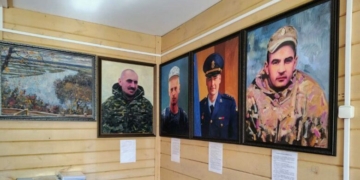 Художник, уродженець Чернігівщини, малює портрети загиблих військових і передає до музею