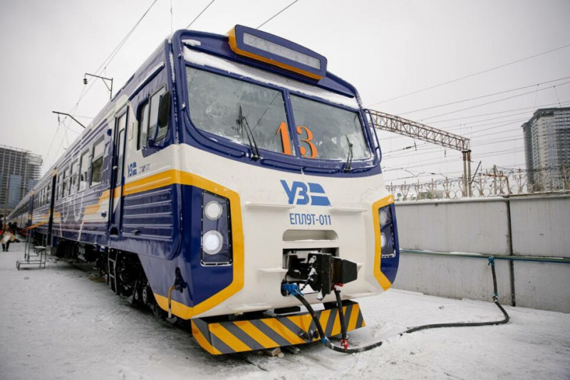 Інклюзивна та зі сповивальними столиками: до Ніжина запустили повністю модернізовану електричку