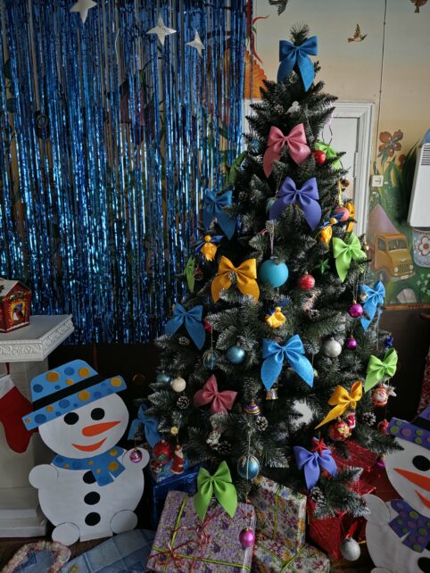 Ялинкова утилізація: що роблять із новорічними деревцями в селах