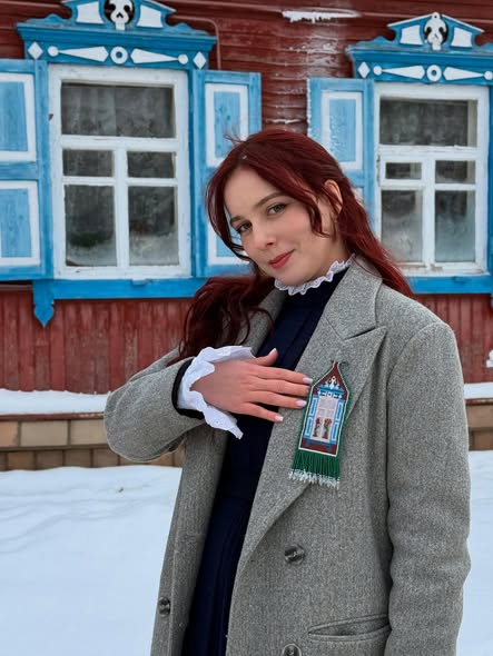 Майстриня з Харкова створила серію прикрас із бісеру з мотивами дерев’яних будиночків Чернігова