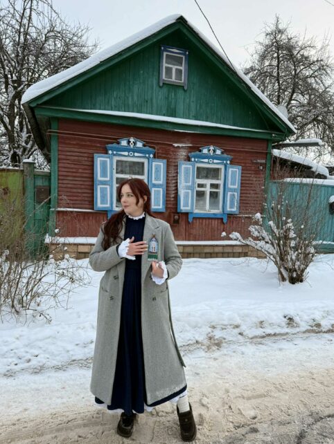 Майстриня з Харкова створила унікальні прикраси, присвячені чернігівським дерев’яним будинкам