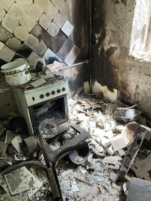 Майстриня з Харкова створила унікальні прикраси, присвячені чернігівським дерев’яним будинкам